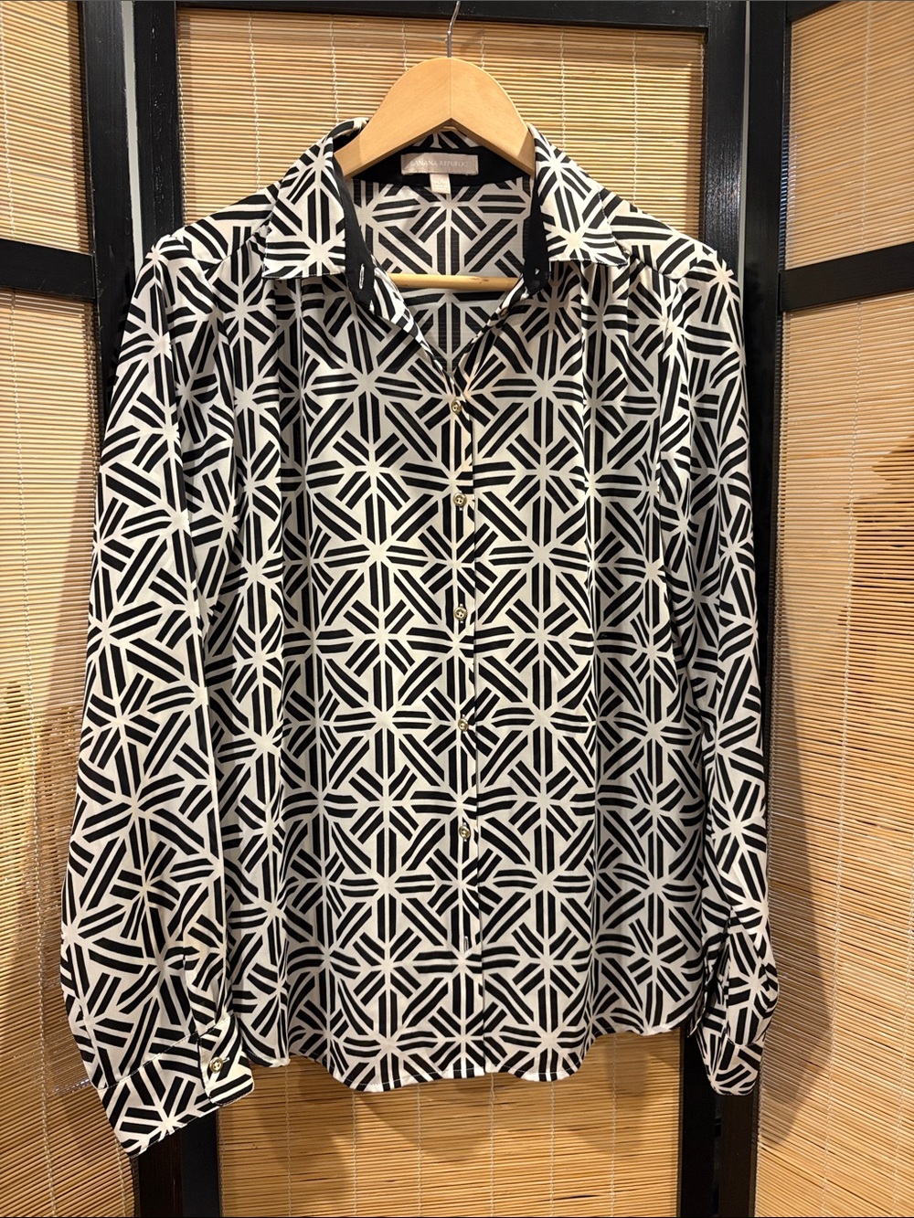 Banana Republic Black & White Geometric Button-Up Shirt